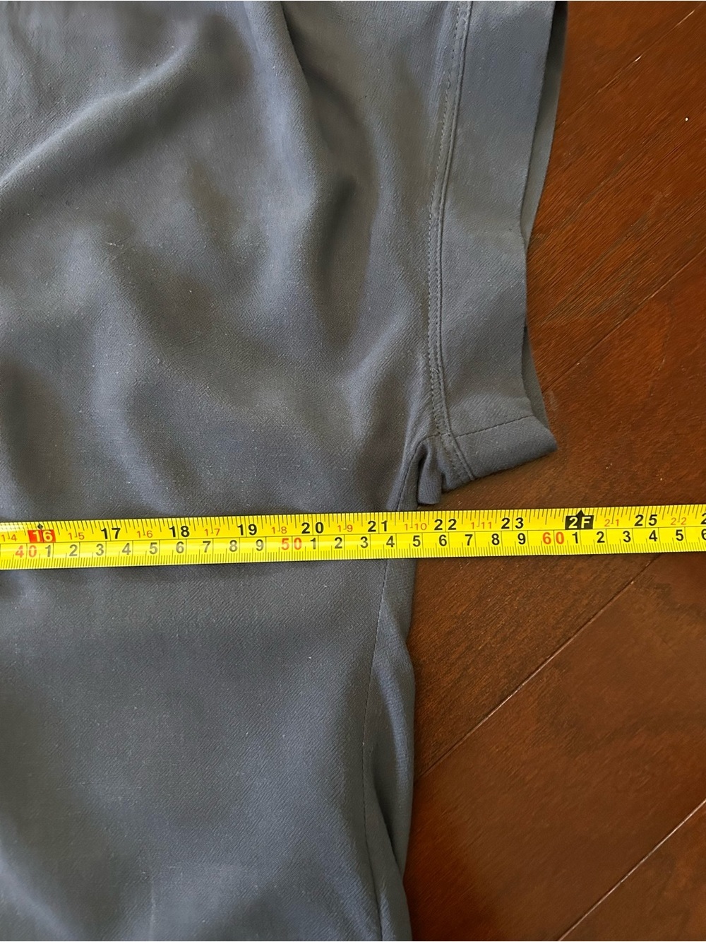 $128 Splendid Lead Gray Wynne Crepe Viscose Linen
Split V-Neck Blouse Size Large - Picture 7 of 9